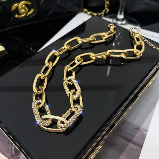 CHAIN NECKLACE
