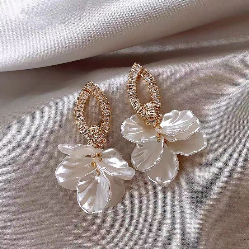 ELEGANT EARRINGS