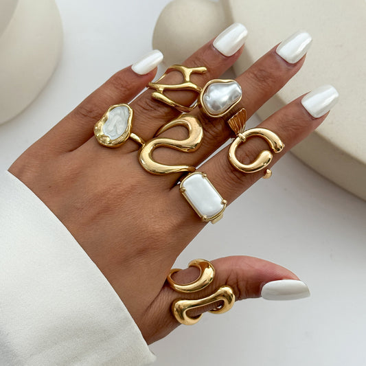 ELEGANT SET OF RINGS
